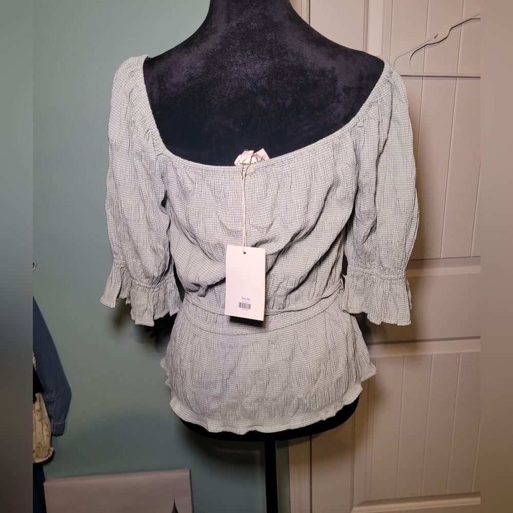 Before you puff shoulders, blouse size medium - Picture 3 of 8